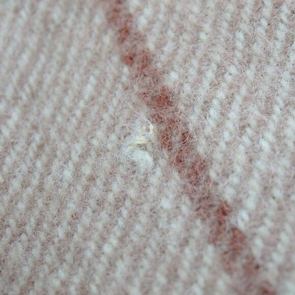 Authentic BURBERRYS blanket wool [Used] - Picture 4 of 10